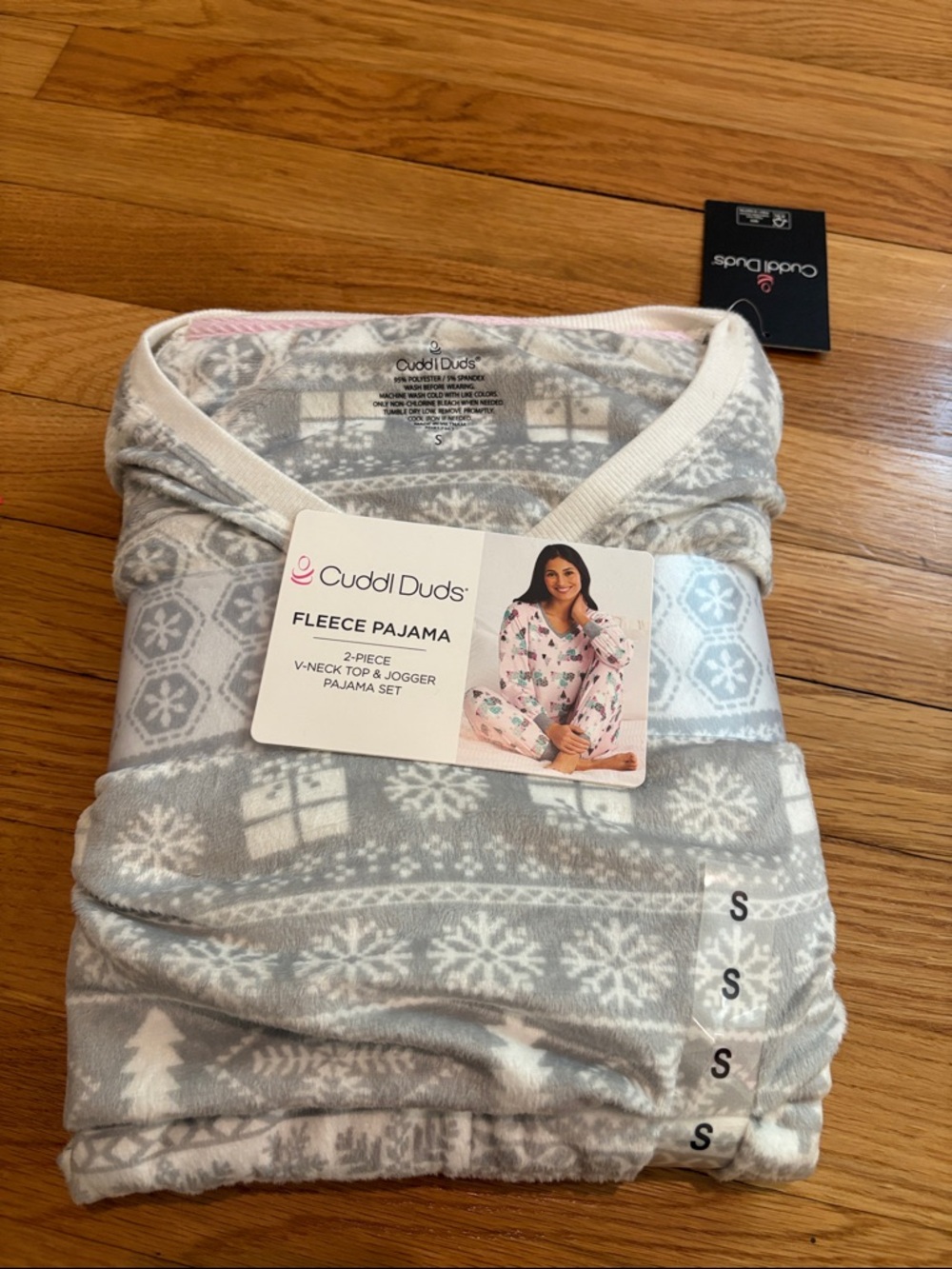 Cuddl Duds Gray & White Holiday Fleece Pajama Set